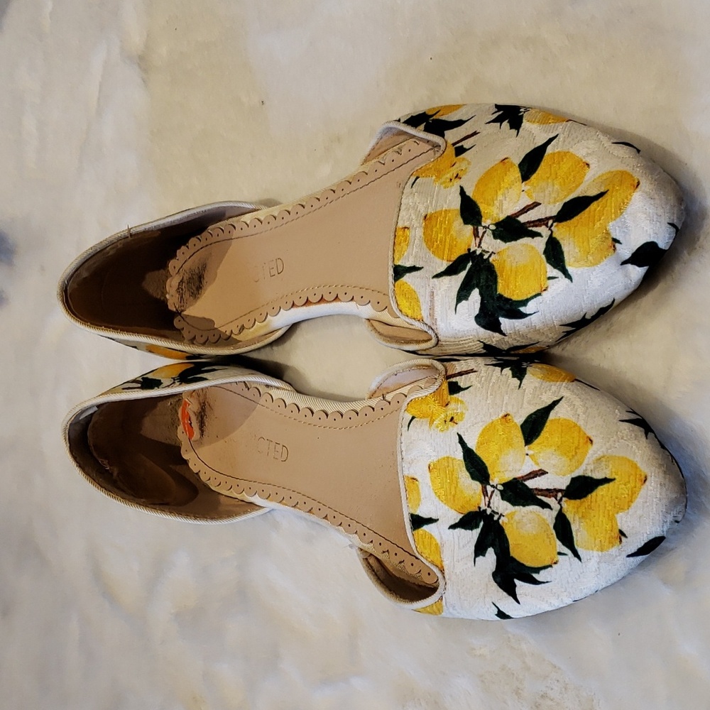 Restricted 9.5 ballerina flats white with yellow lemon